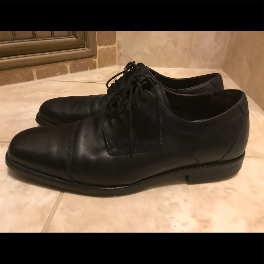 Men’s Johnston and Murphy leather dress shoes